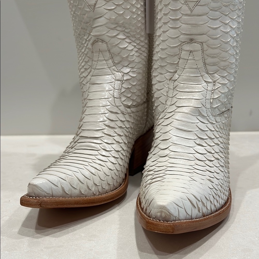 White Western Heeled Boot - Women's Stylish Cowboy Boot - Picture 4 of 15